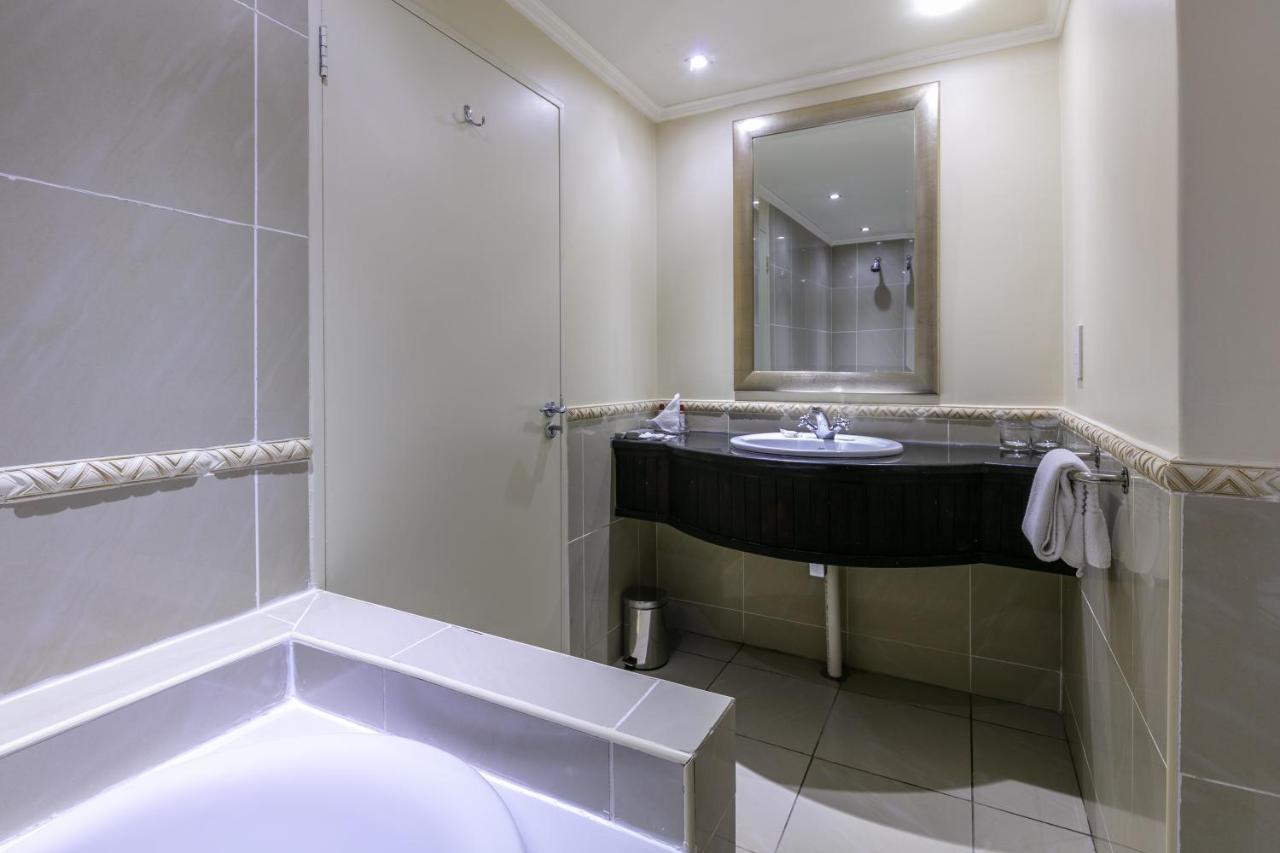 Cresta President Hotel Gaborone Dış mekan fotoğraf